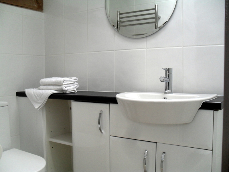 Swallows Swoop Bathroom