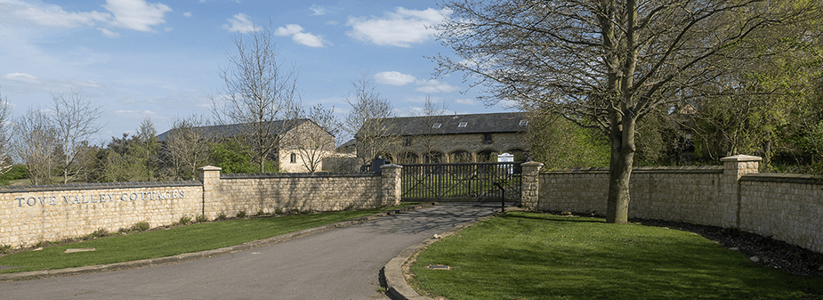 Tove Valley Cottages - Gated Guest Only Carpark