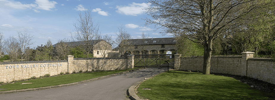 Tove Valley Cottages - Gated Guest Only Carpark